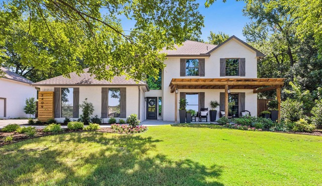 Private Retreat Near Wedding Venues – Pet Friendly with a Hot Tub & Fire Pit!
