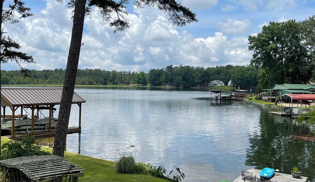 Quiet and Peaceful Lakefront Cottage located just 5 minutes from the interstate.