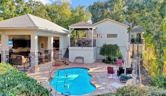 Rare Find: Lakefront, Private Dock, Pool, Outdoor Kitchen, Game Room
