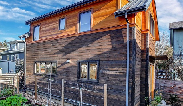 recently constructed eco-cottage, heart of SE Belmont/Hawthorne, walk everywhere in Portland