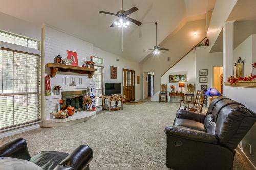 Relax By the Lake: Quiet East Texas Retreat