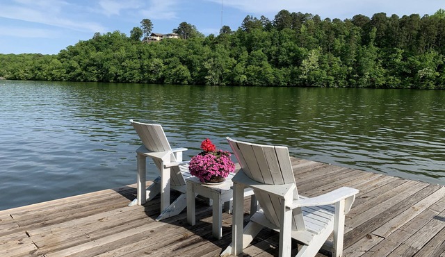 Relaxing, Cozy Cottage on the Lake with kayaks - 2 Guest Maximum
