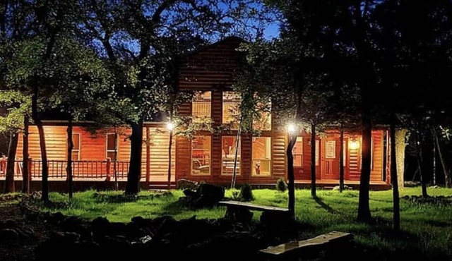 Relaxing Cabin Getaway near Lake Texoma ~ your retreat awaits!