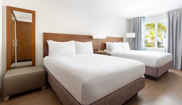 Relaxing Double Queen, Fairfield Inn, Breakfast Included, Near Downtown Key West