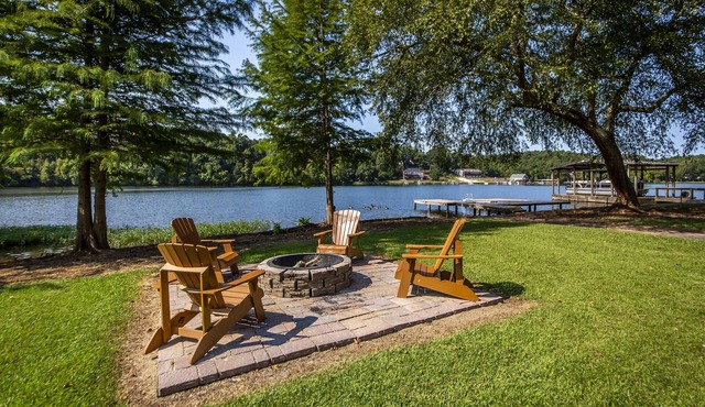 Relaxing & Peaceful Hot Springs Waterfront Haven