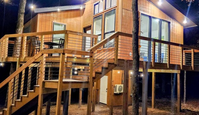 Relaxing Treehouse Getaway