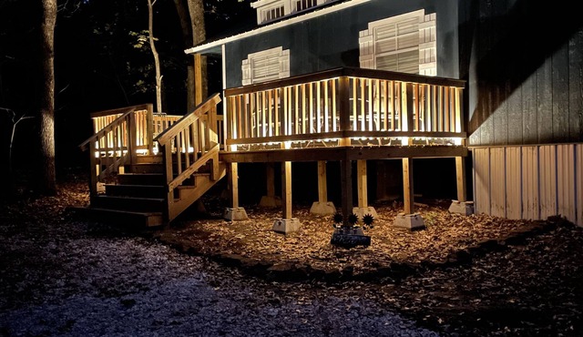 Remote Cabin Hideaway in the woods close to the lake, walking trails, and casino