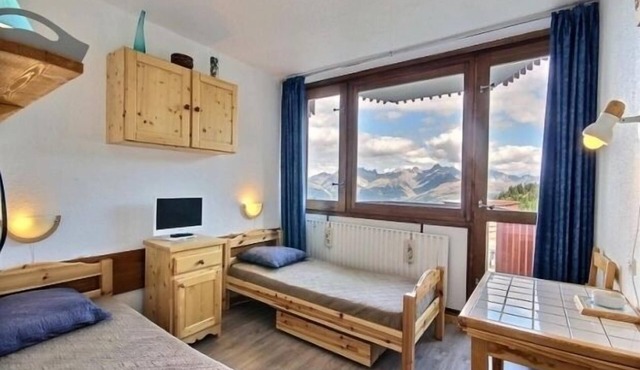 Renovated studio 2 pers. at the foot of the slopes in La Plagne