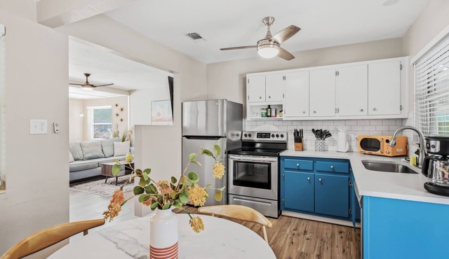 Retreat in St. Pete - Close to Beaches - 2 Bedroom Home w/Private Pool and Mini Golf