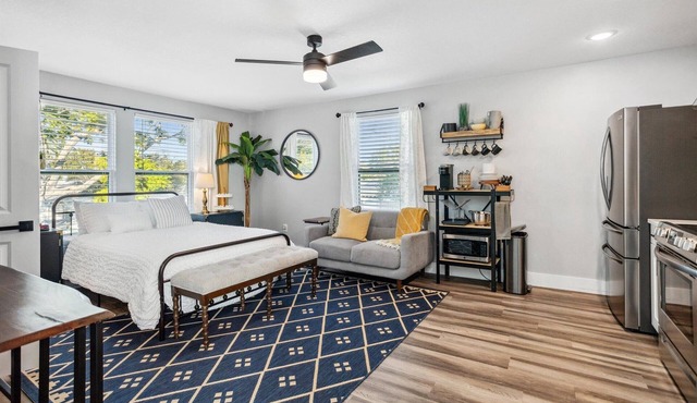 Right at Home - Modern Studio with Private Entrance