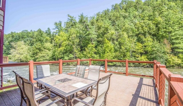 Riverfront Premium Cabin in La Romieu