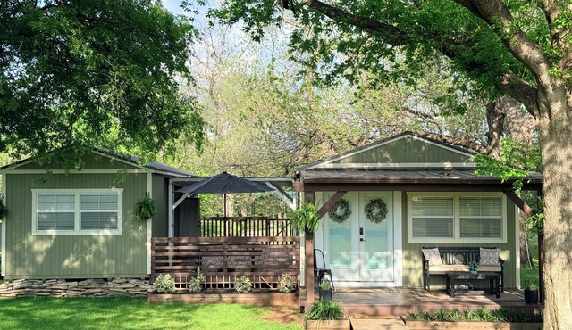 Riverfront Retreat Near GlennRose - Brazos Escape in Rainbow