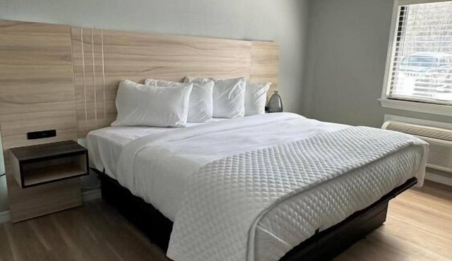 Road House Hotel & RV Park