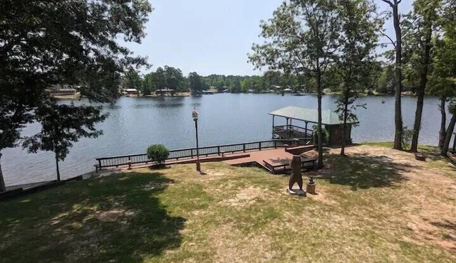 Robbins Nest Toledo Bend, Waterfront Getaway - Lakeside is best at the Robbins Nest!