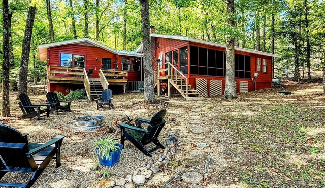 Roddy's Roost Lakefront Cabin - Hot Springs AR