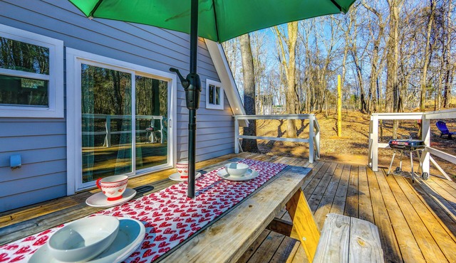 Romantic A-Frame Retreat w/Fire Pit + Hammocks