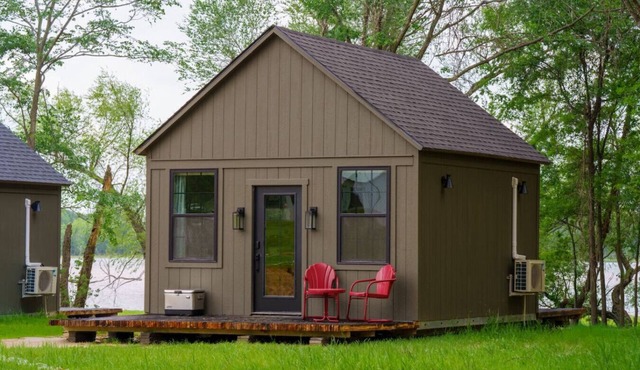 Romantic Lake Farm Gem: Ofuro Tub, Writing Desk, King Bed, Patio, Views!