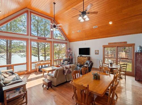 Roost - Beautiful, Comfortable Home With No Steps And Private Suites