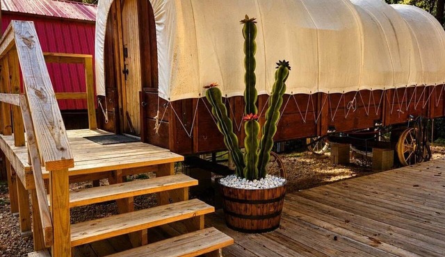Rustic Wagon Glamping near Lake O' the Pines - Hot Tub - Fire Pit