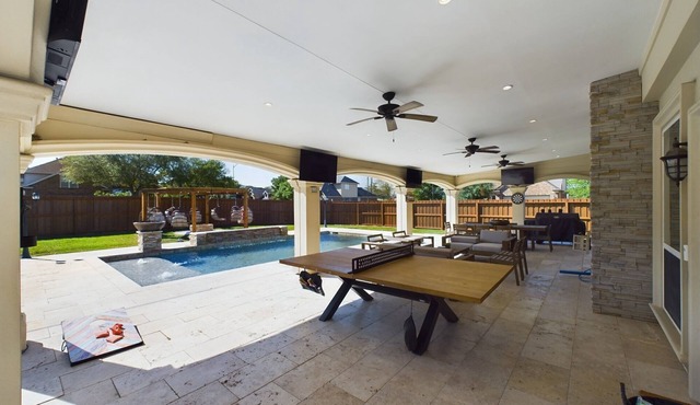 Saddle & Spurs BNB- 25 minutes to downtown + pool