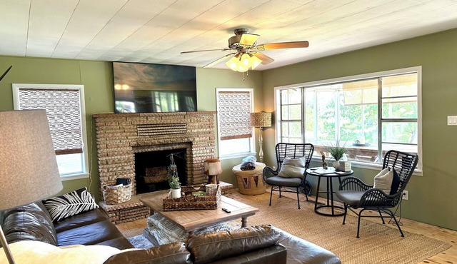 Sailfish Cottage -Tenkiller Lake Snake Creek Marina-5 min to 1864 Wedding venue. in Cookson