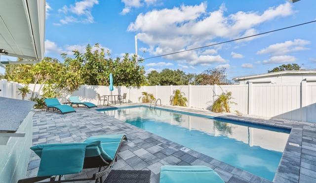 Saint Petersburg Escape Private Pool 5 Minutes to the Beach