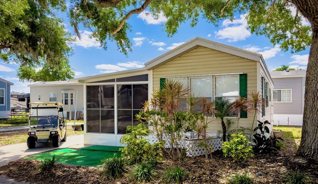 Sarasota Resort Cottage · Heated Pools & Waterslide