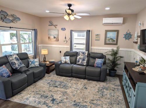 Seafoam Cottage - Beauty in the Heart of Cedar Key