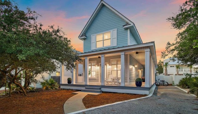 Seagrove Gem | 4 Bikes | Golf Cart | Yard Games