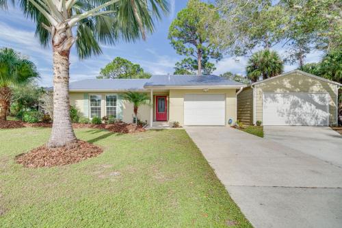 Sebastian Home w/Screened Lanai: 8 Mi to Beach!