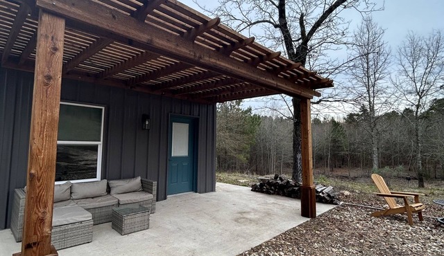 Secluded cabin- 10 private acres- fiber internet- minutes from Lake Bob Sandlin