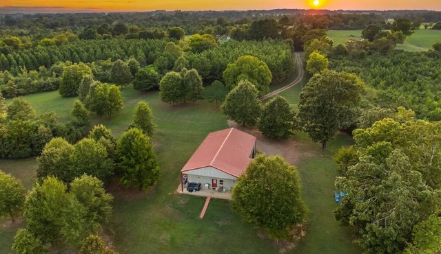 Secluded Lodge Retreat Near Broken Bow
