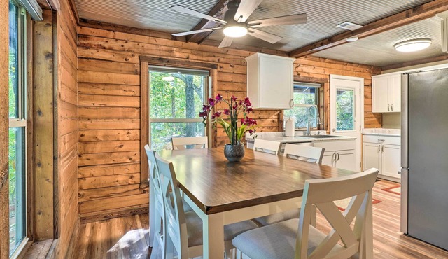 Secluded Table Rock Lake/branson Cabin w/Hot Tub! in Kimberling City