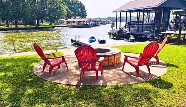 Serene Cedar Creek Lake Home! Huge Yard, Firepit, Fish, Kayak, Swim & More!