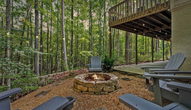 Serene Lakefront Home: Private Dock, Expansive Decks, Game Room & Nature Views in LaGrange