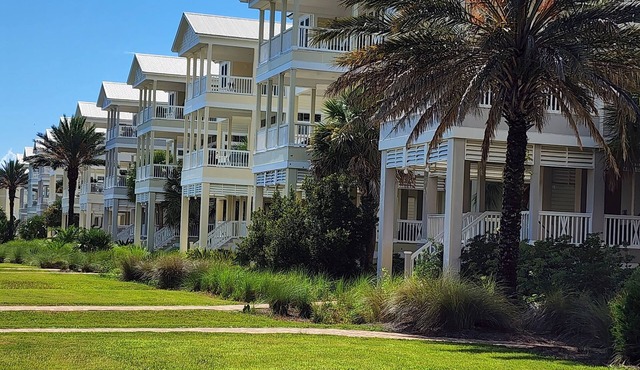 Serenity at Shell Point-Beautiful home that offers peace and tranquility!