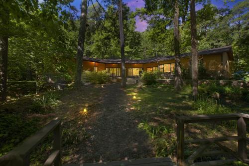 Shangri-La ! A Serene Retreat - Direct access to Trails just 7 miles drive ! in Mena