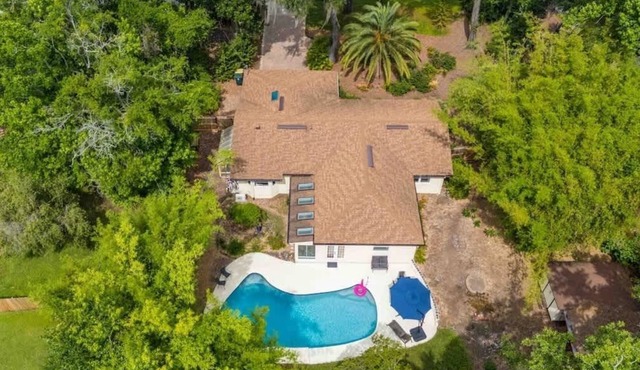 Sherylee's Poolside Retreat - Team Joseph Ellen