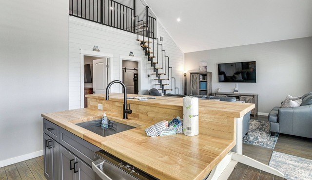 Sleek Home w/Community Perks on Bolivar Peninsula
