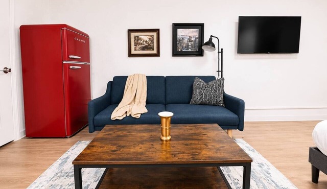 Sleepover | Cozy Studio + Gym - Austin TX