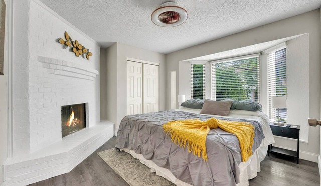Sleeps 16 Budget-Friendly Spacious Haven