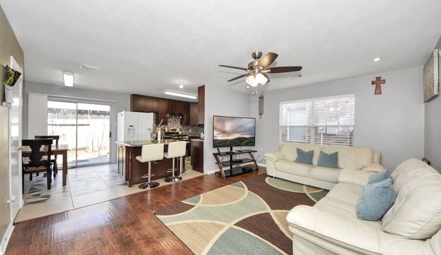Sleeps 17 | Dual-Home Compound | 9BR/4BA | Private Hot Tub | Pet-Friendly