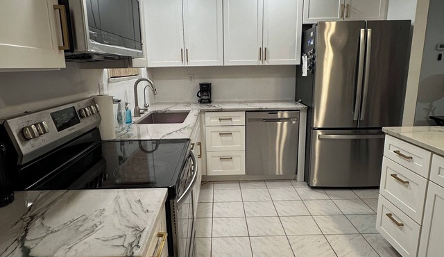 Solar-Powered, Pet & Family Friendly Home with Kayaks in Port Charlotte