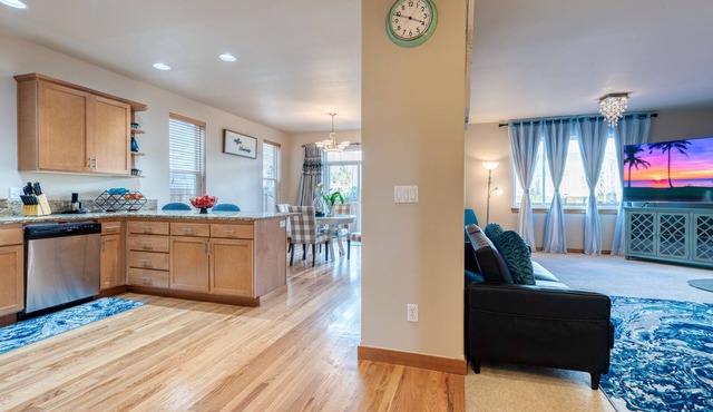 SOLAR VILLA: Relocation perfect. Relax here! in Bothell