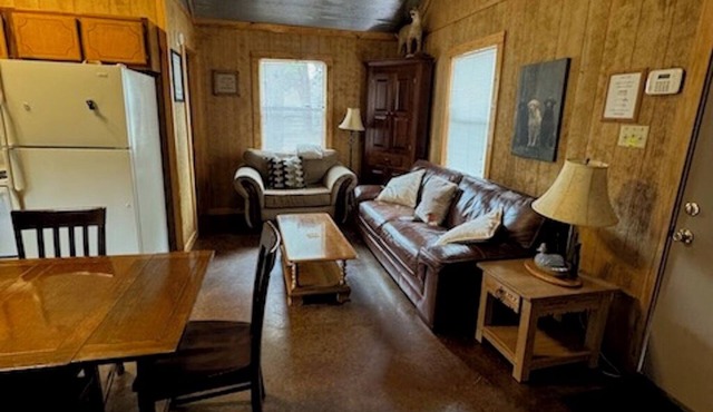 Southern Charm Sardis cabin 2-bedrooms with A/C, WiFi, and satellite TV