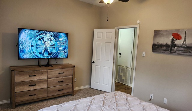 Spacious 4-bedroom house in brilliant Beaumont with AC, WiFi