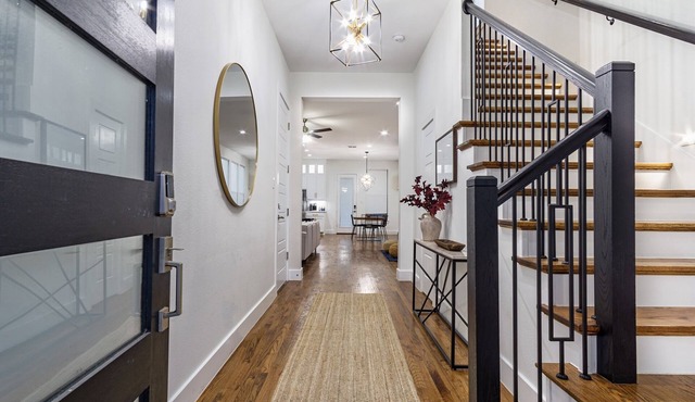 Spacious 4BR Retreat, Sleeps 10, Backyard + Near Dallas