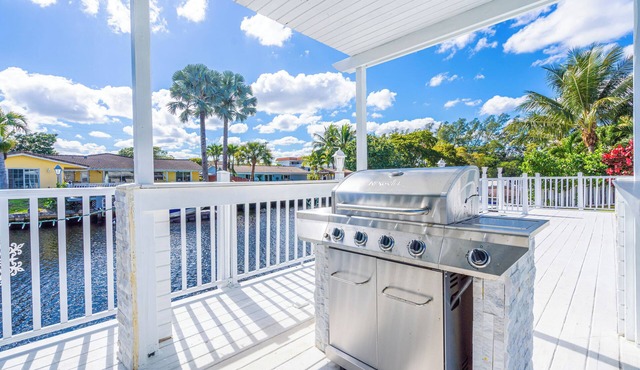 Spacious 5-bedroom house with AC and WiFi in tranquil Fort Lauderdale