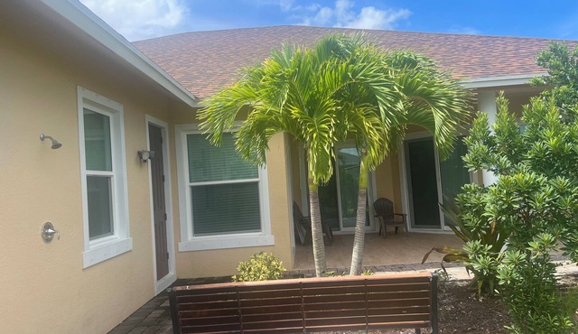 SPACIOUS 5 BEDROOM RESIDENCE "GATHERINGS ALLOWED" in Port St. Lucie
