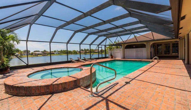 Spacious 5-bedroom house in wonderful Lauderhill with AC